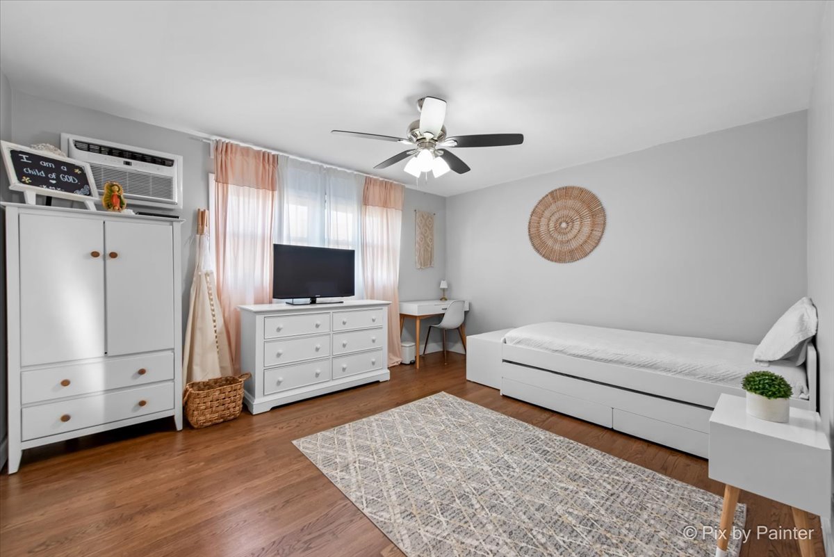 3121 Paris Avenue, Unit 304 River Grove, IL 60171 - Photo 10 of 16 a living room with furniture and a flat screen tv