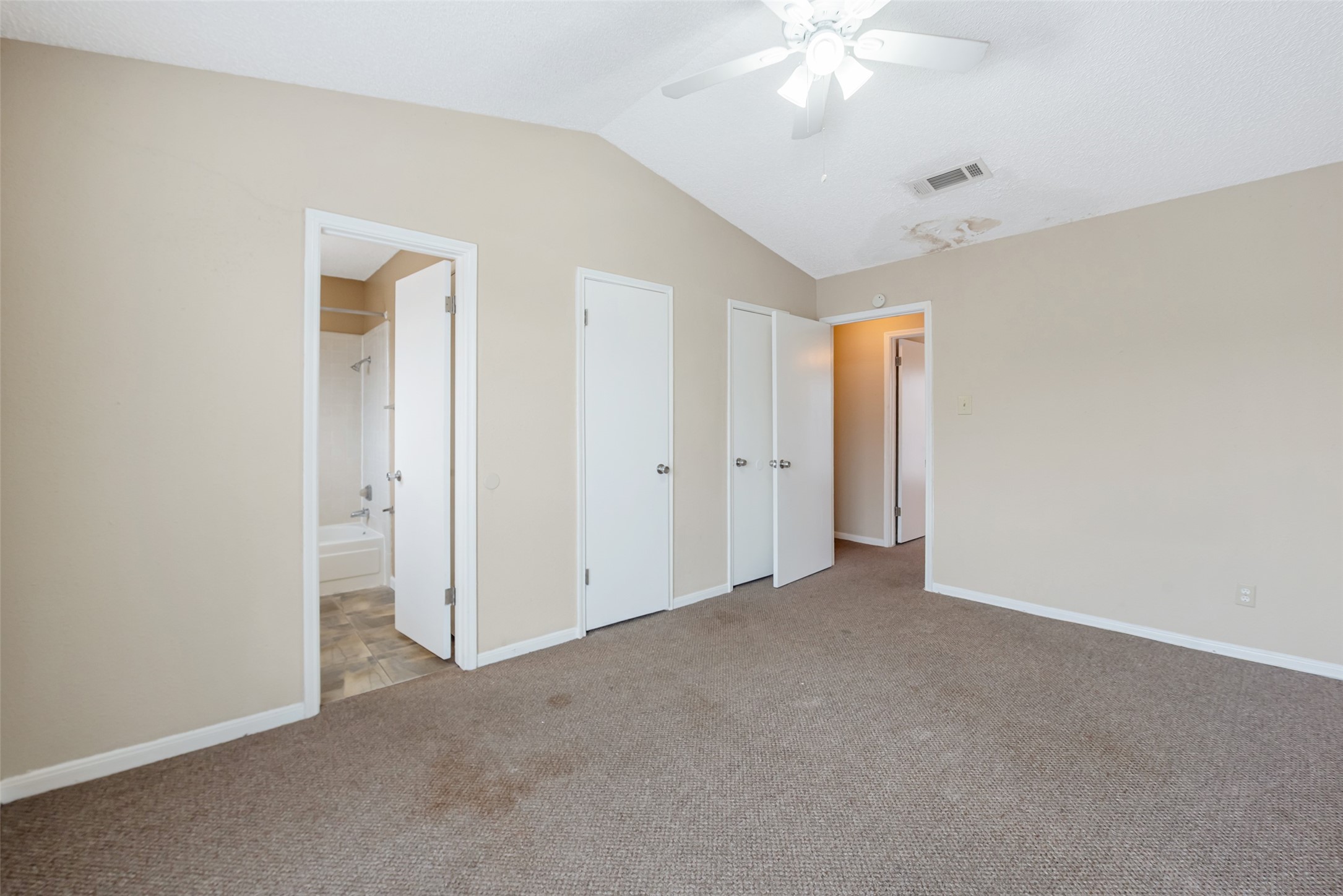 12400 Brookglade Circle, Unit 15 Houston, TX 77099 - Photo 23 of 43 an empty room with a ceiling fan and a window