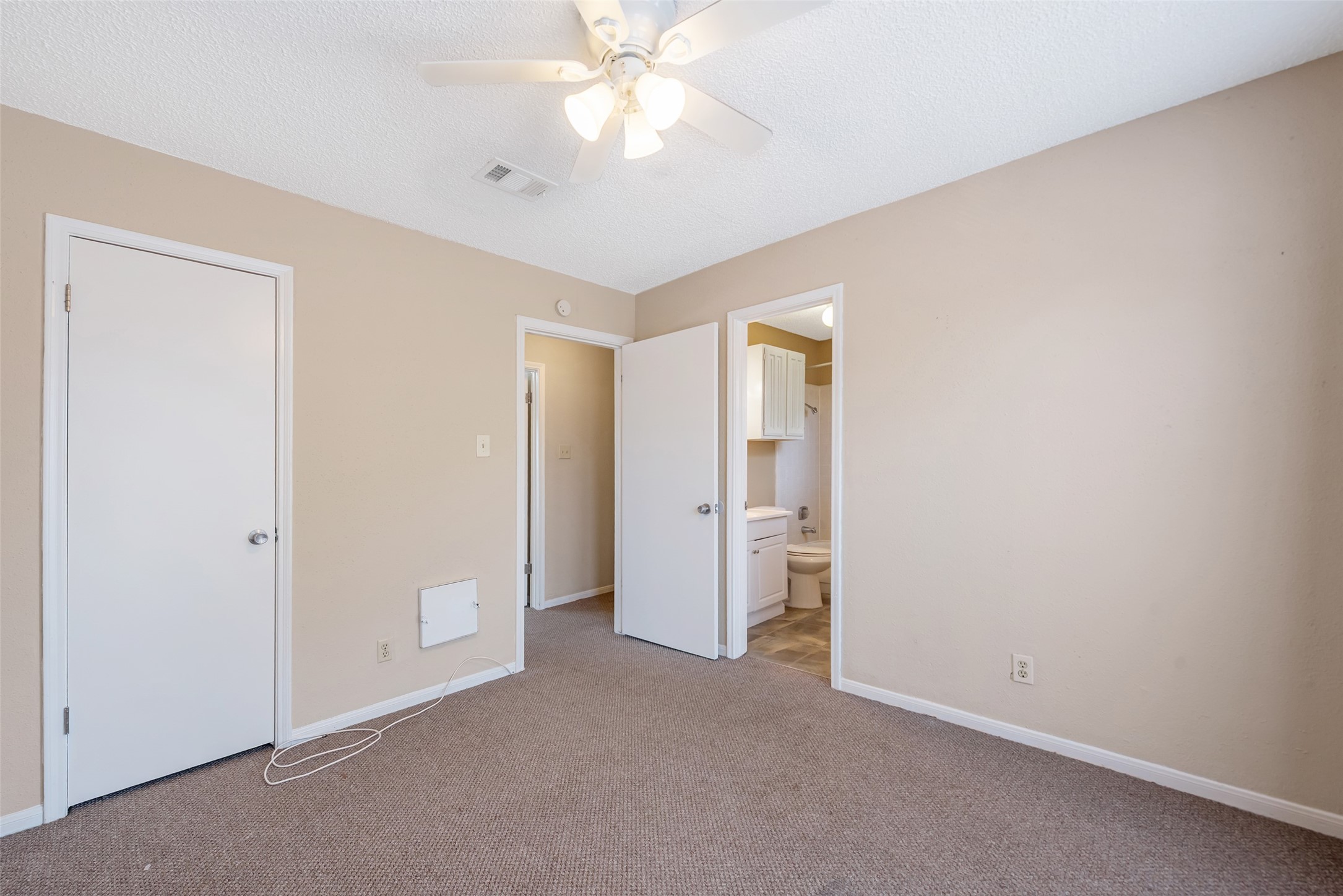 12400 Brookglade Circle, Unit 15 Houston, TX 77099 - Photo 29 of 43 an empty room with a ceiling fan and a bathroom