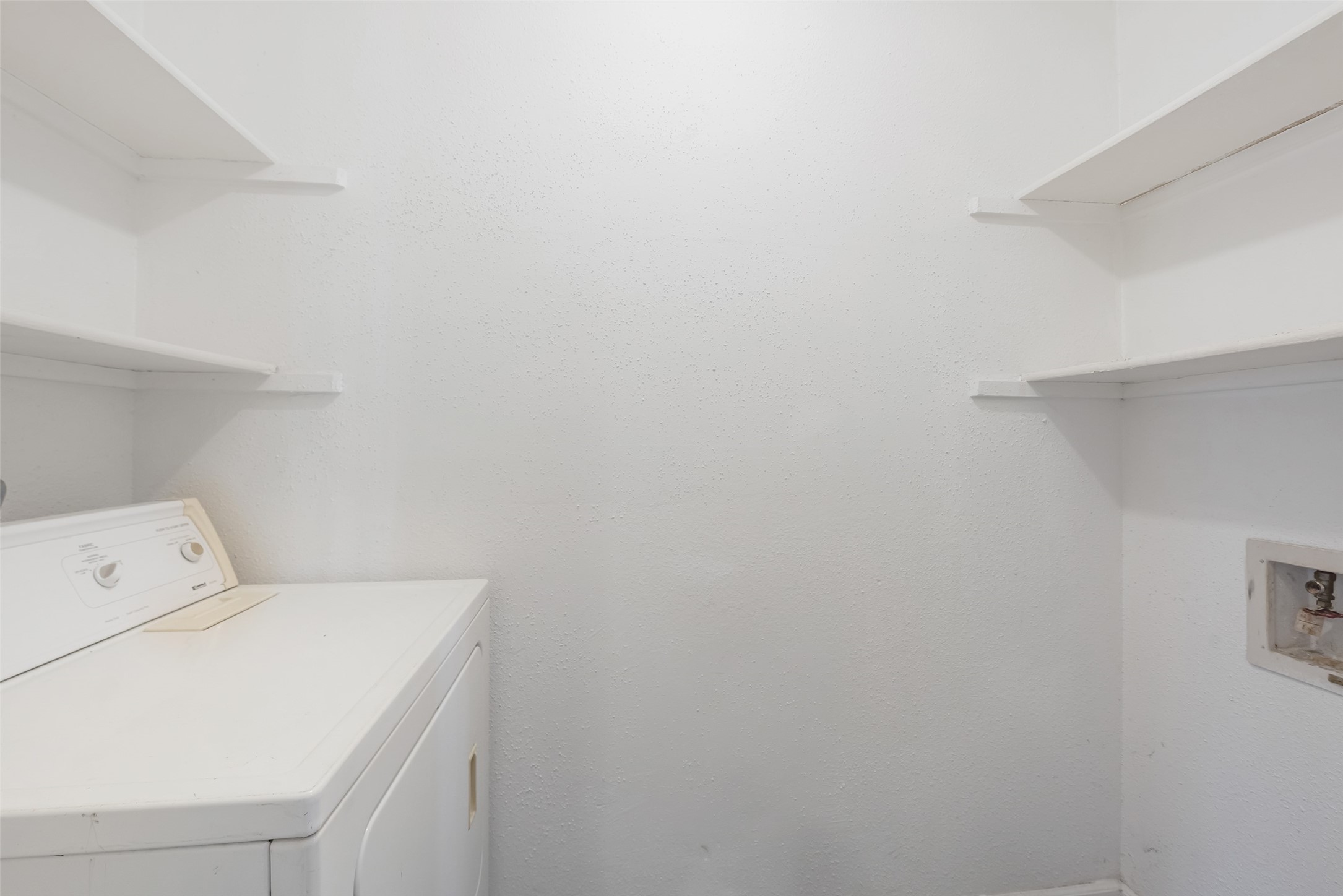 12400 Brookglade Circle, Unit 15 Houston, TX 77099 - Photo 31 of 43 a utility room with dryer and washer