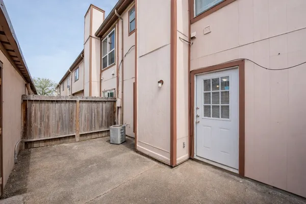 a view of a back yard of the house