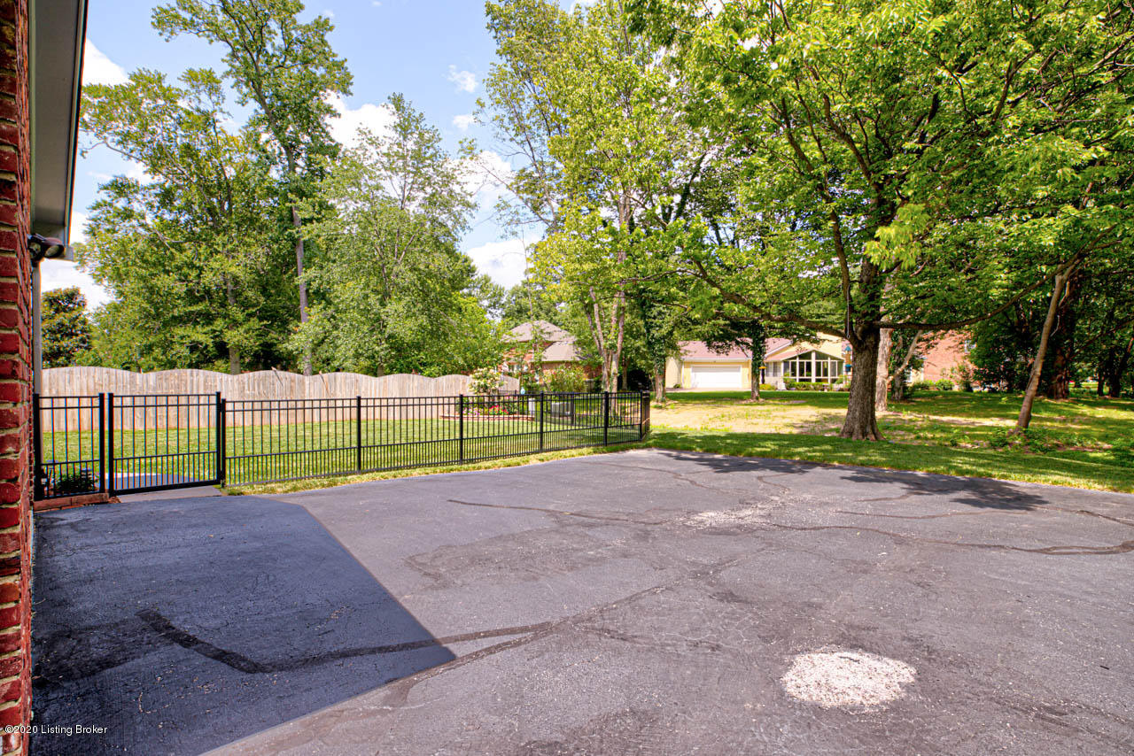 709 Farmingham Road Louisville, KY 40243 - Photo 39 of 49 709_Farmingham_Rd-38