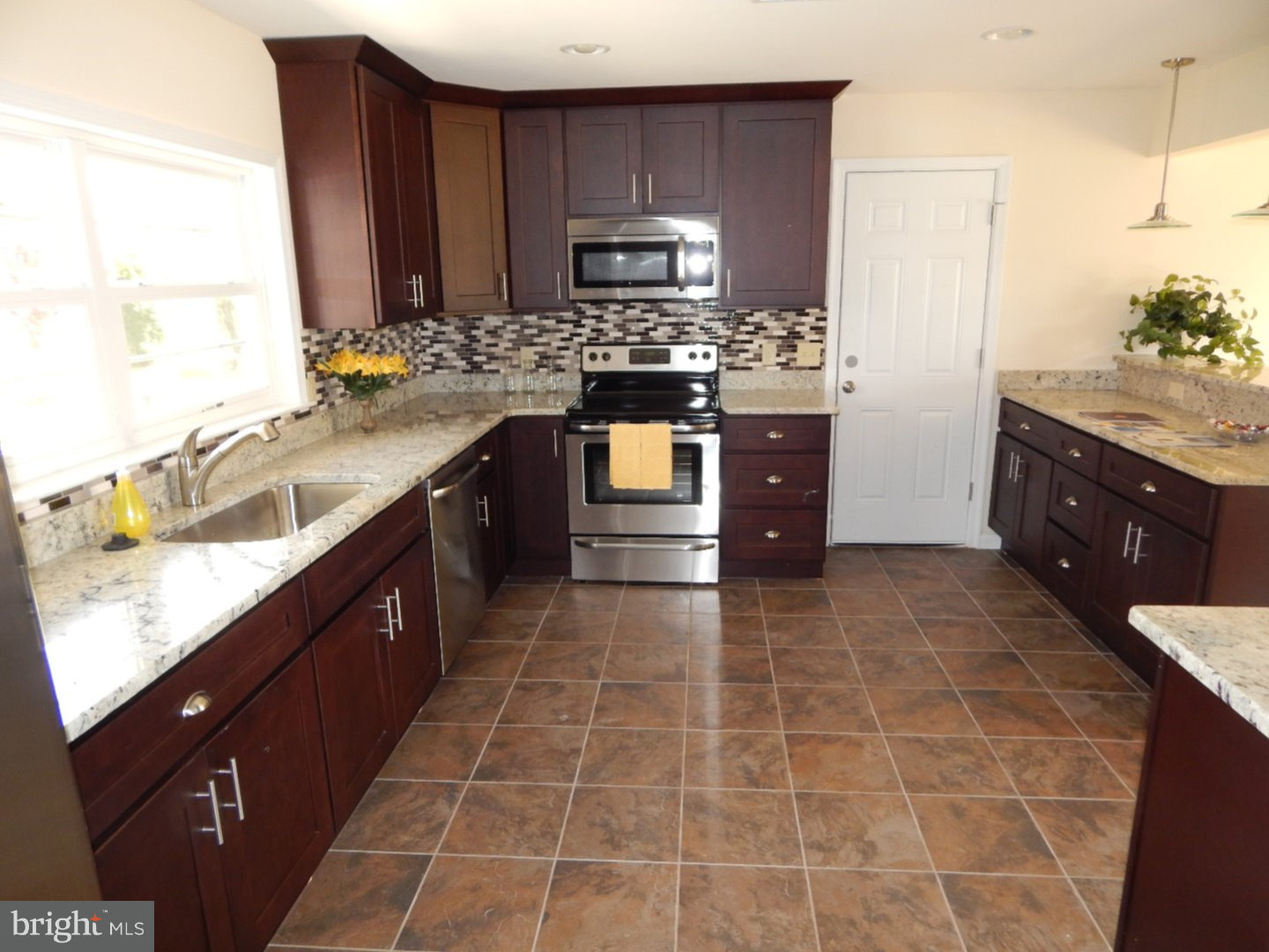 61 Red Berry Road Levittown, PA 19056 - Photo 2 of 13