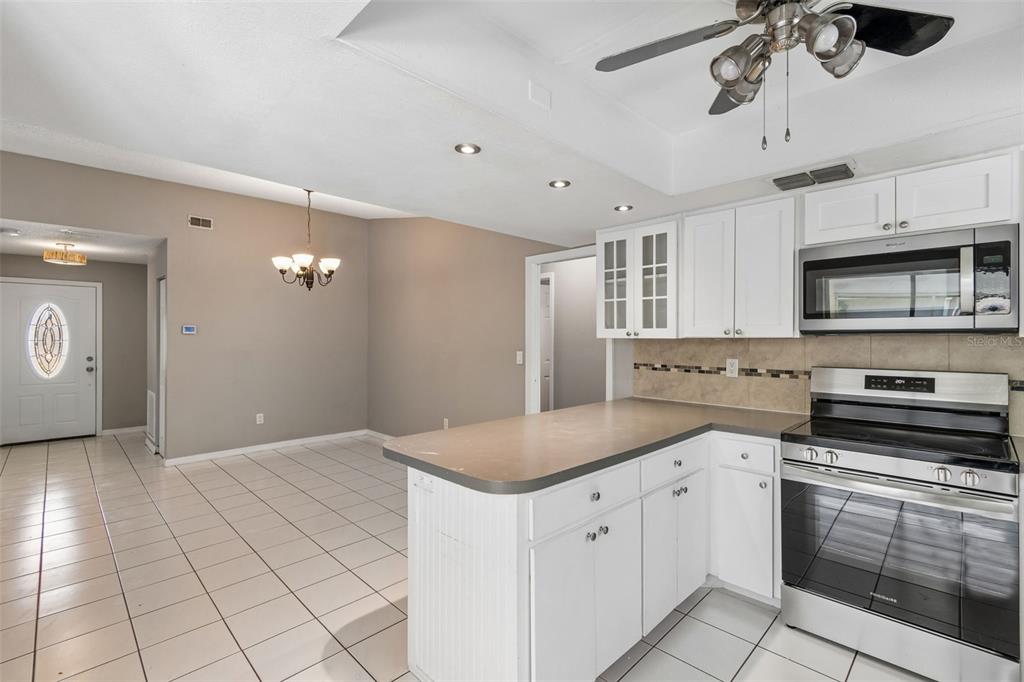 1733 Sutton Place Dunedin, FL 34698 - Photo 15 of 38