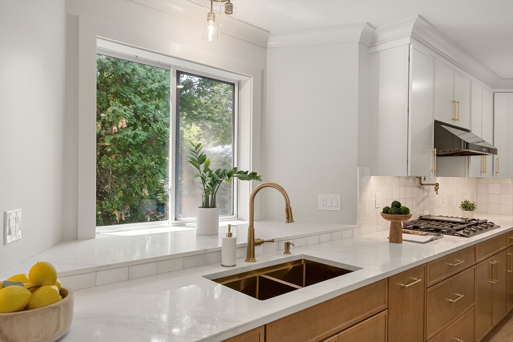 62 Summit Avenue Sharon, MA 02067 - Photo 6 of 42
