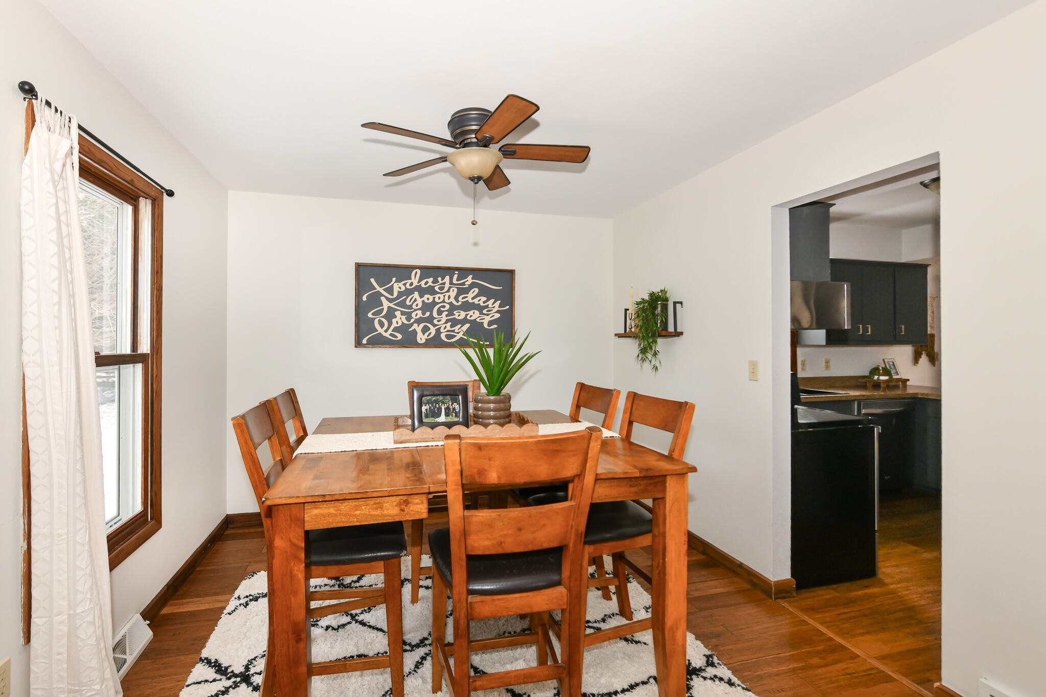 W328S8232 Memory Lane Mukwonago, WI 53149 - Photo 19 of 46 Dining Room