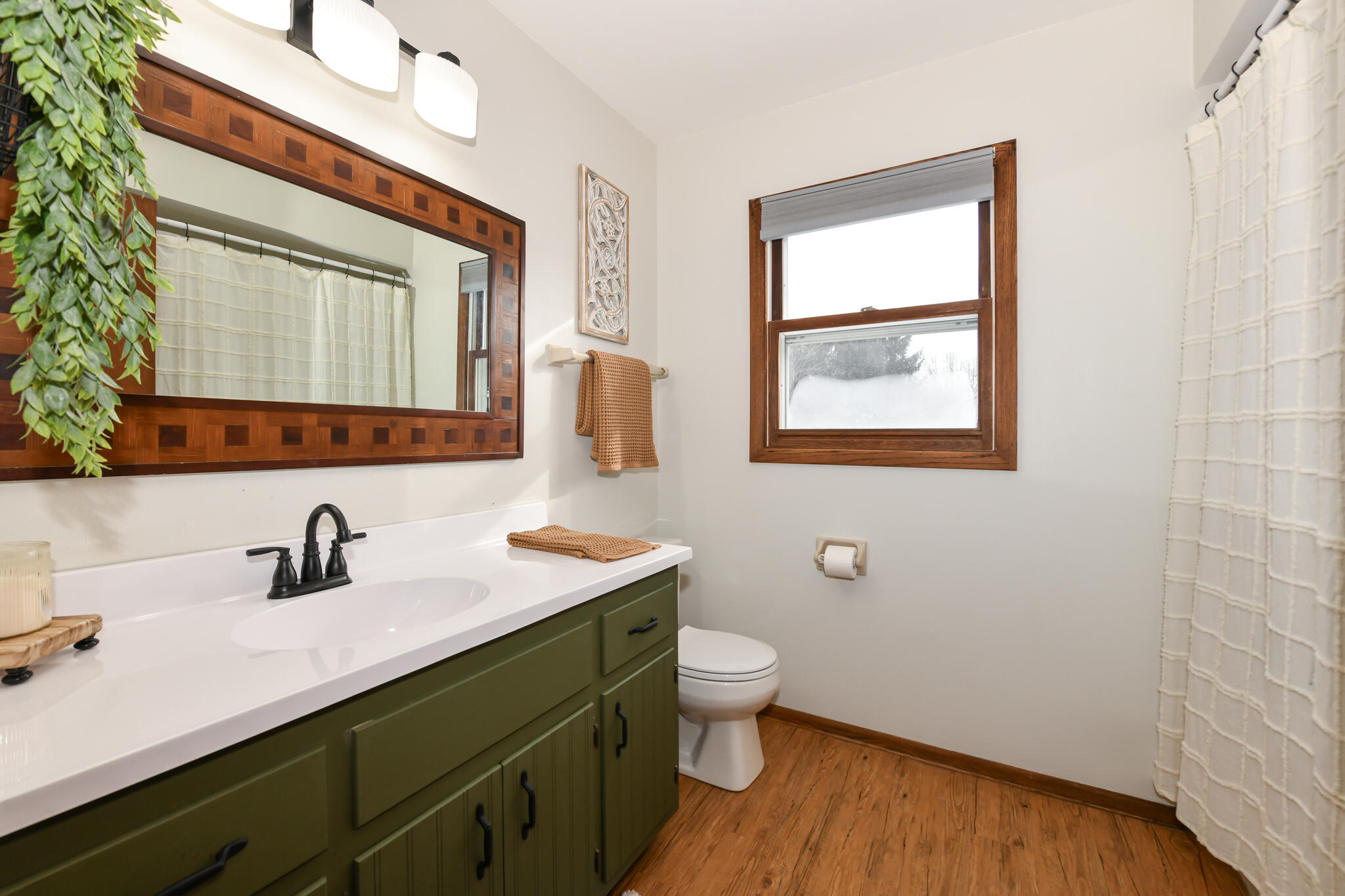 W328S8232 Memory Lane Mukwonago, WI 53149 - Photo 29 of 46 Full Bath Upper