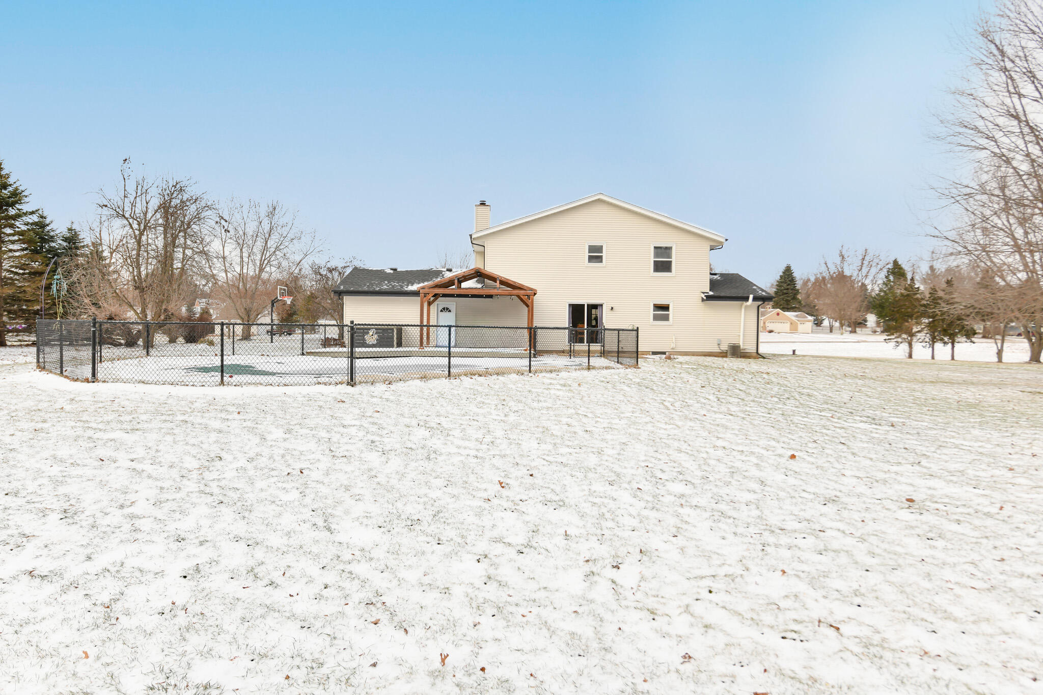 W328S8232 Memory Lane Mukwonago, WI 53149 - Photo 40 of 46 Back of House