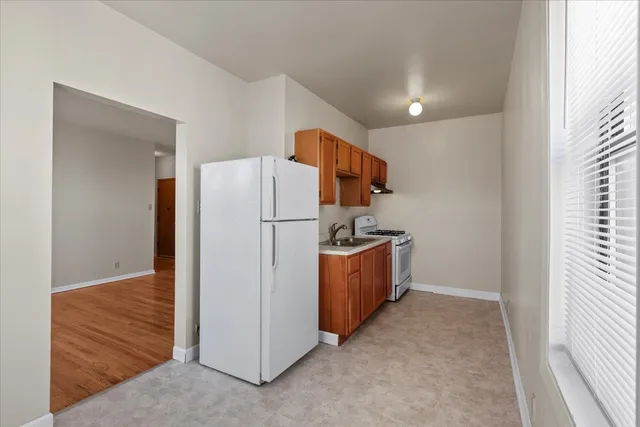 $895 | 1934 East 74th Street, Unit 201, Chicago, IL 60649