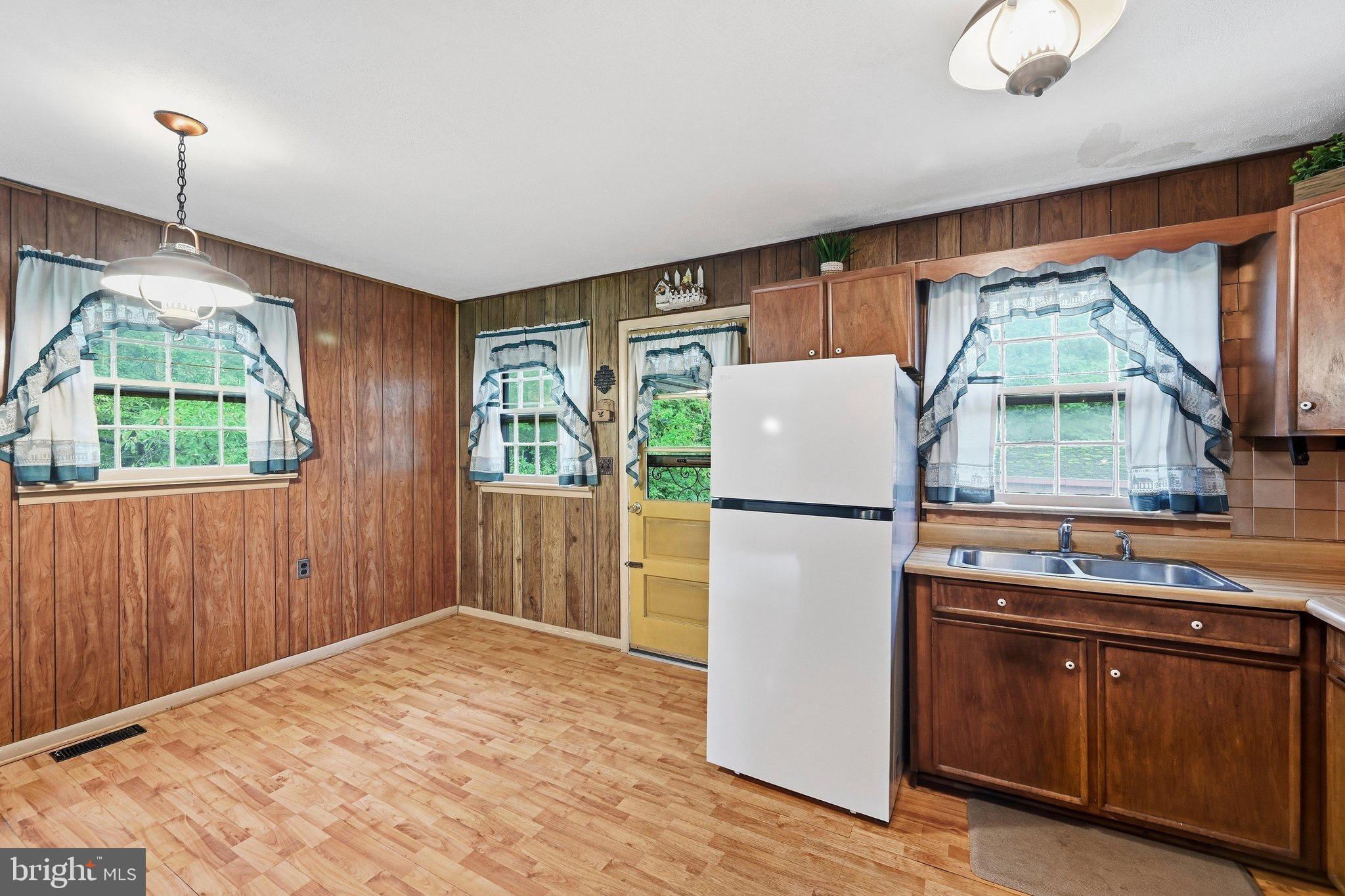 140 Wanner Road Reading, PA 19606 - Photo 12 of 25 Kitchen/Dining