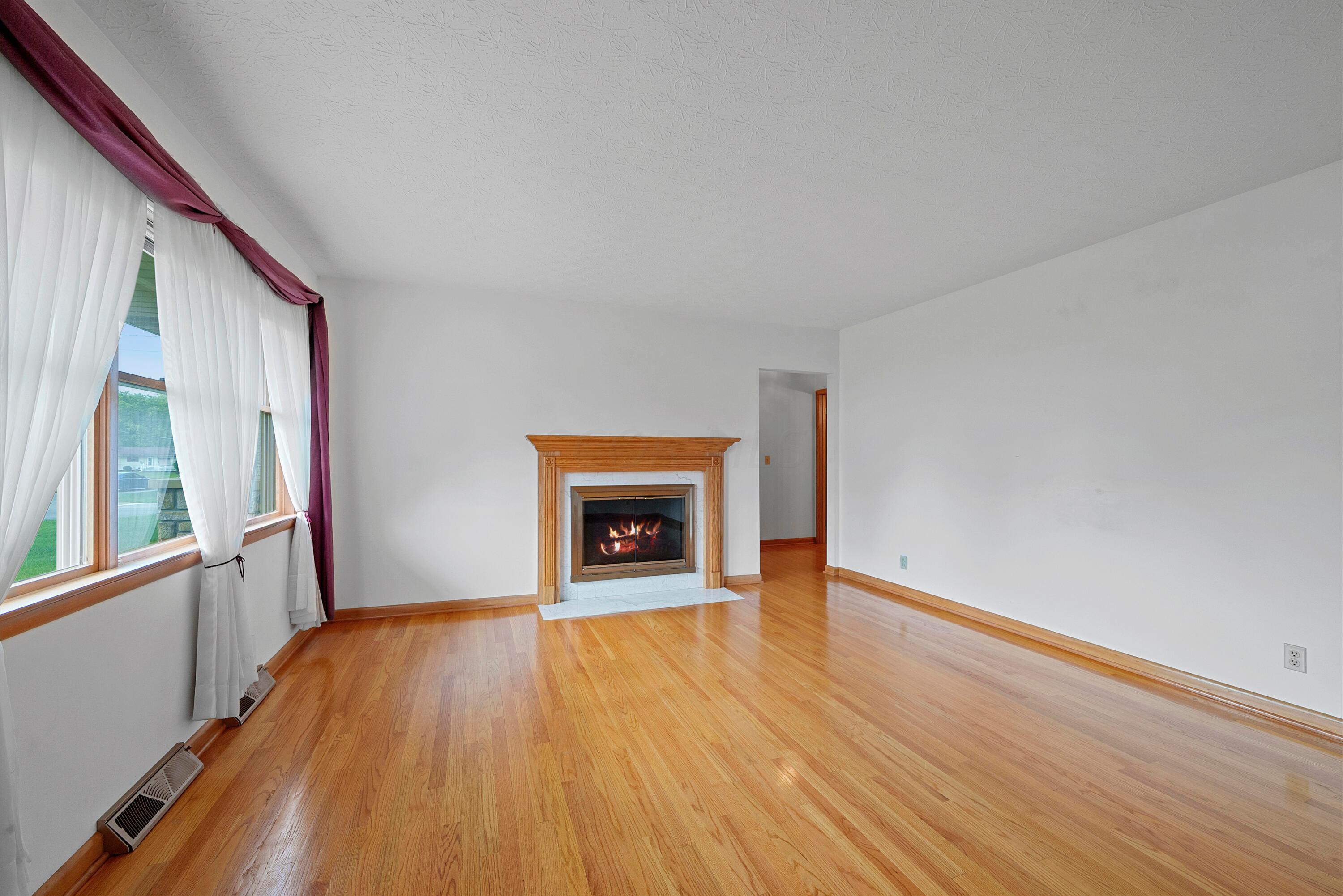 5500 Ebright Road Groveport, OH 43125 - Photo 2 of 55 Living Room