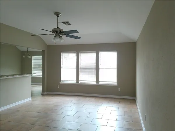 $2,200 | 1106 Cupertino Street, Portland, TX 78374