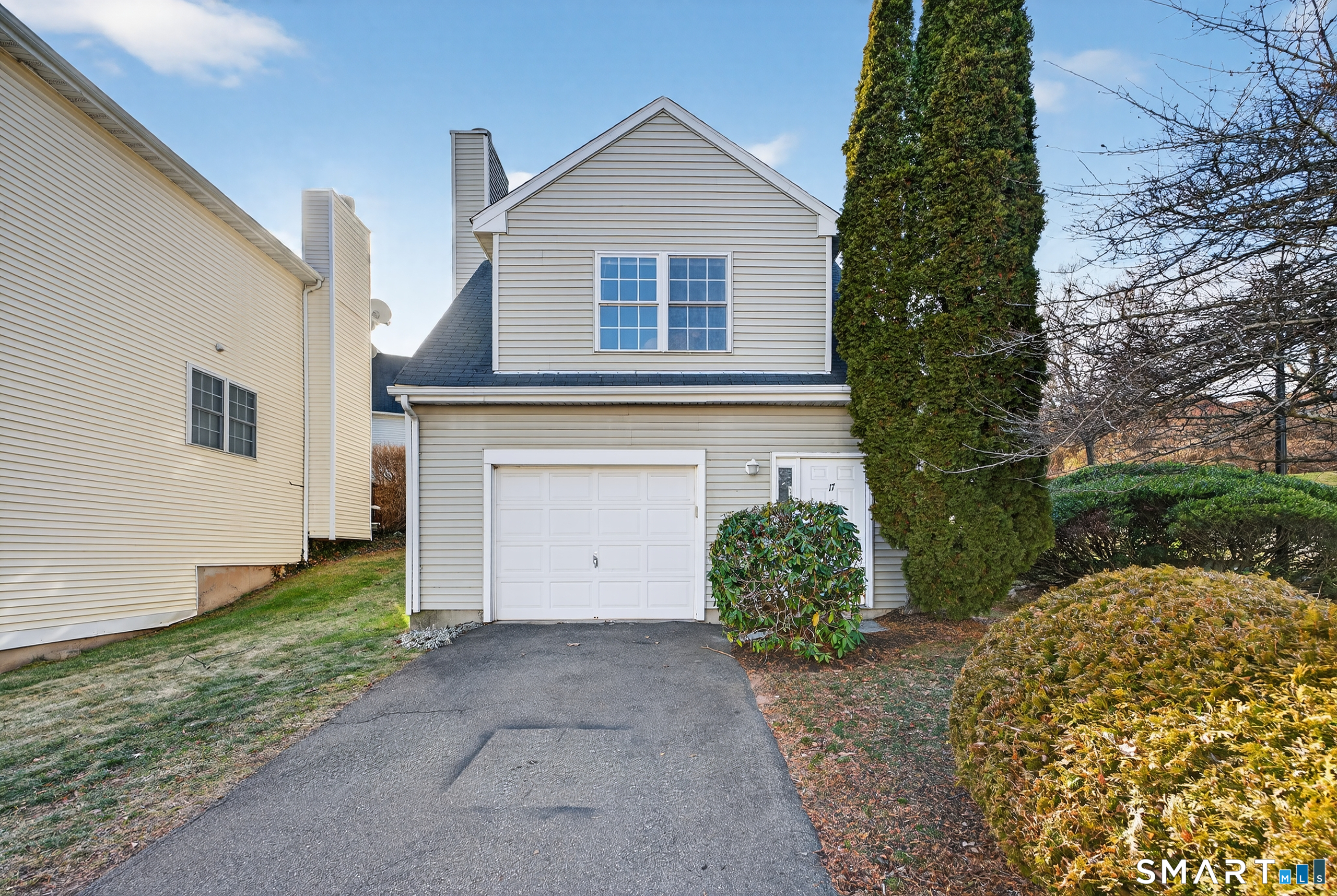 2390 State Street, Unit L17C Hamden, CT 06517 - Photo 1 of 23 a front view of a house with garden