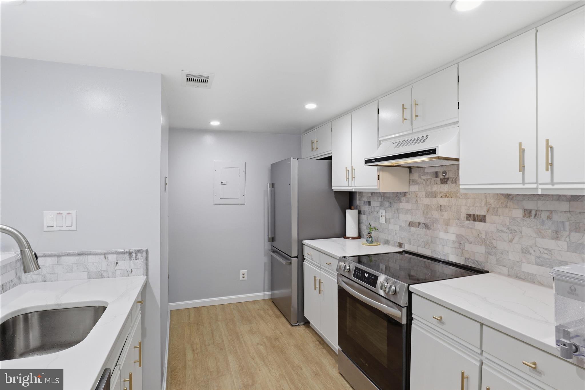 12918 Grays Pointe Road Fairfax, VA 22033 - Photo 12 of 26