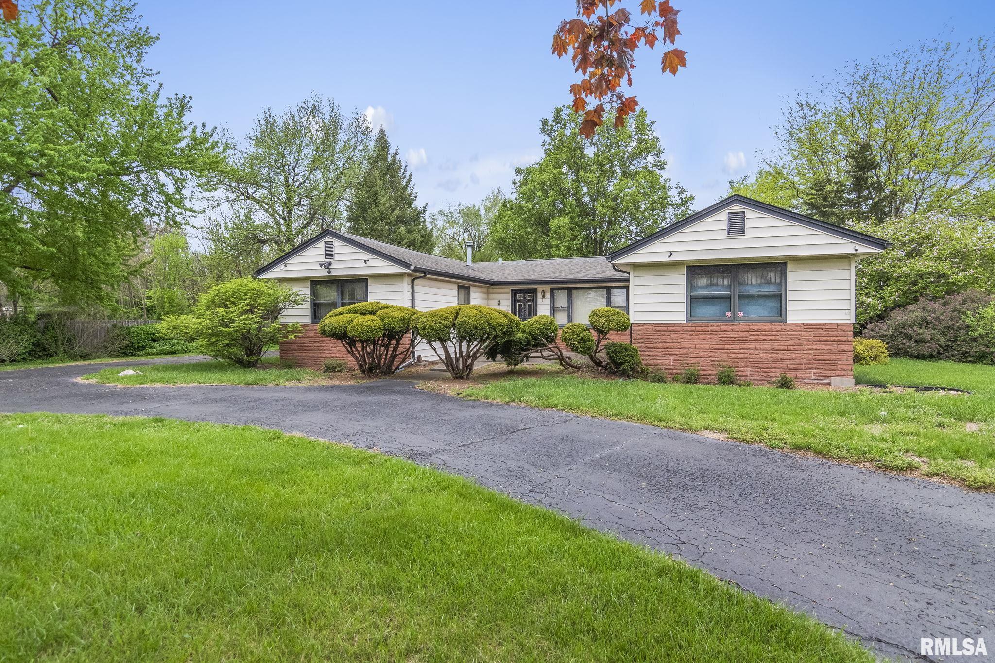 2121 East Ash Street Springfield, IL 62703 - Photo 2 of 30