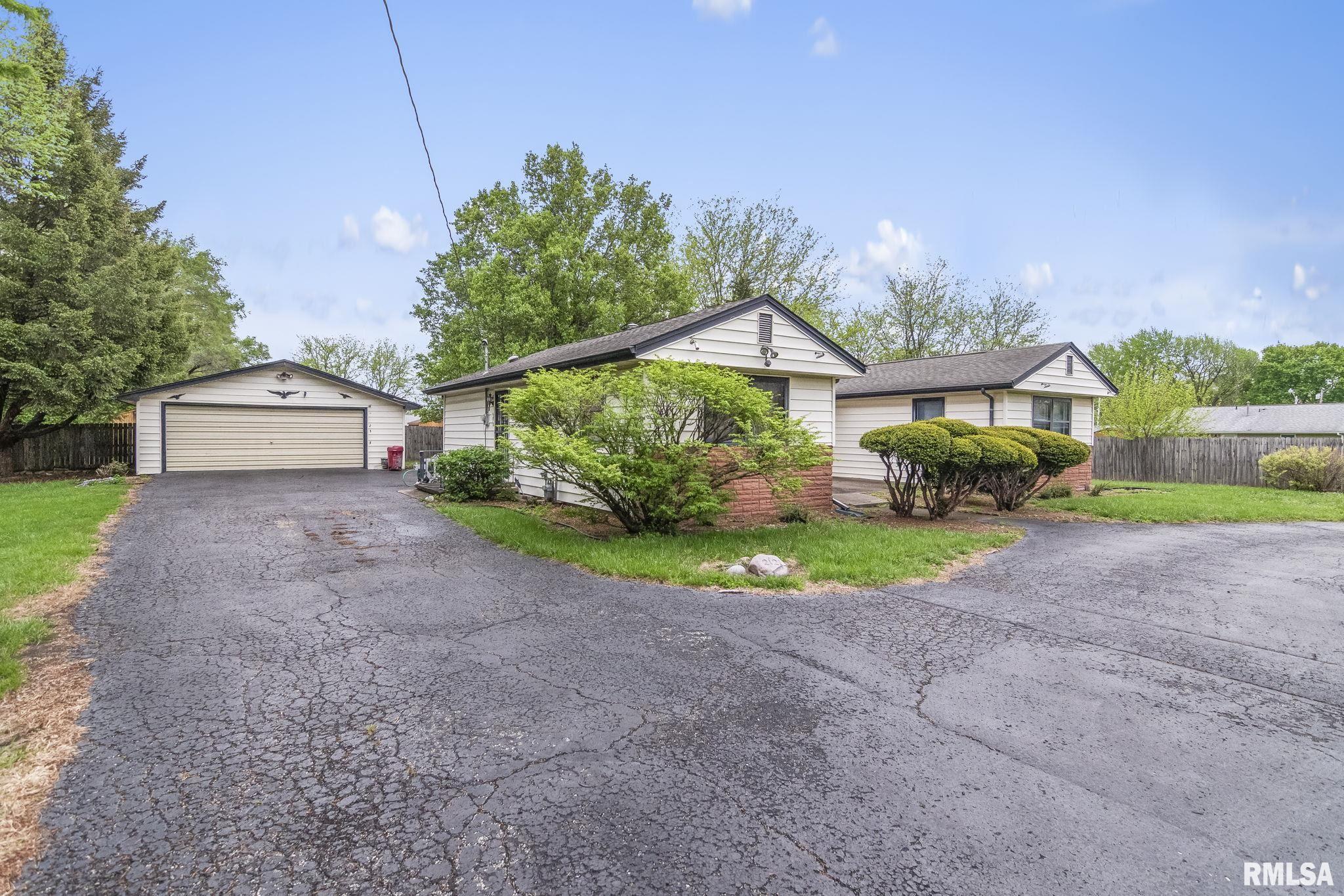 2121 East Ash Street Springfield, IL 62703 - Photo 4 of 30