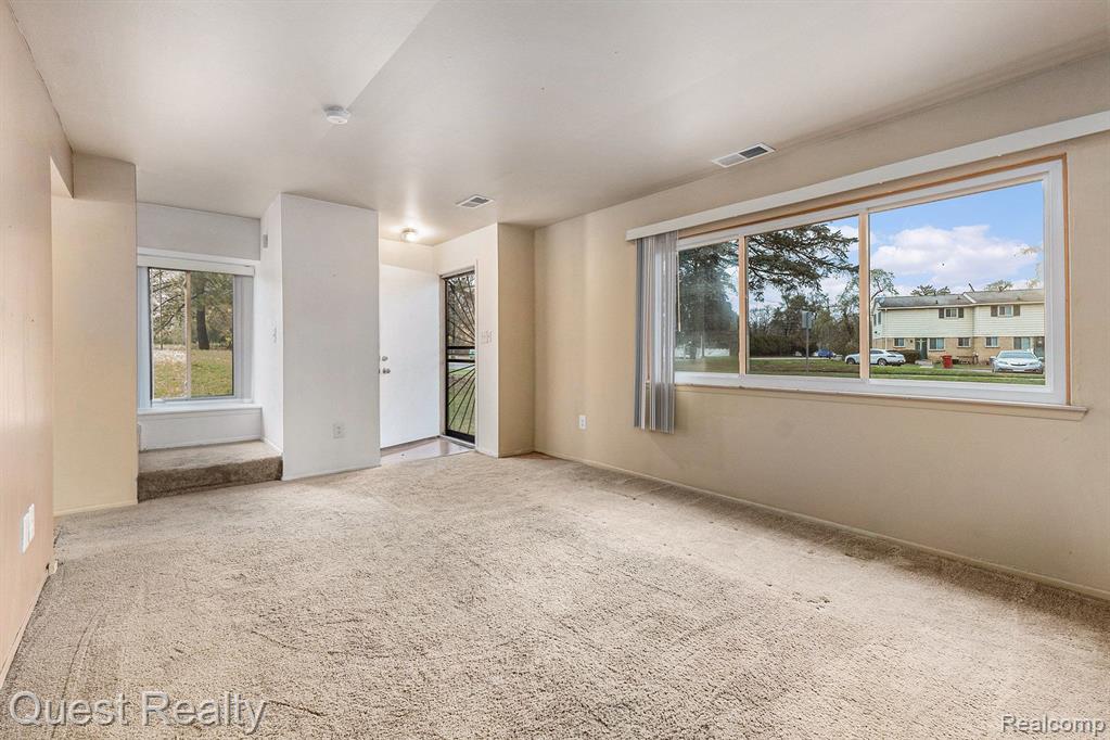 23574 Lahser Road Southfield, MI 48033 - Photo 4 of 17 Gallery Image 4