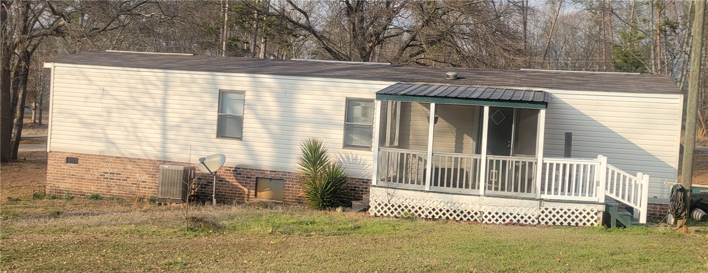517 Dalton Road Piedmont, SC 29673 - Photo 3 of 12 This charming home offers a cozy screened porch, perfect for enjoying peaceful outdoor moments.
Back of home with screened porch.