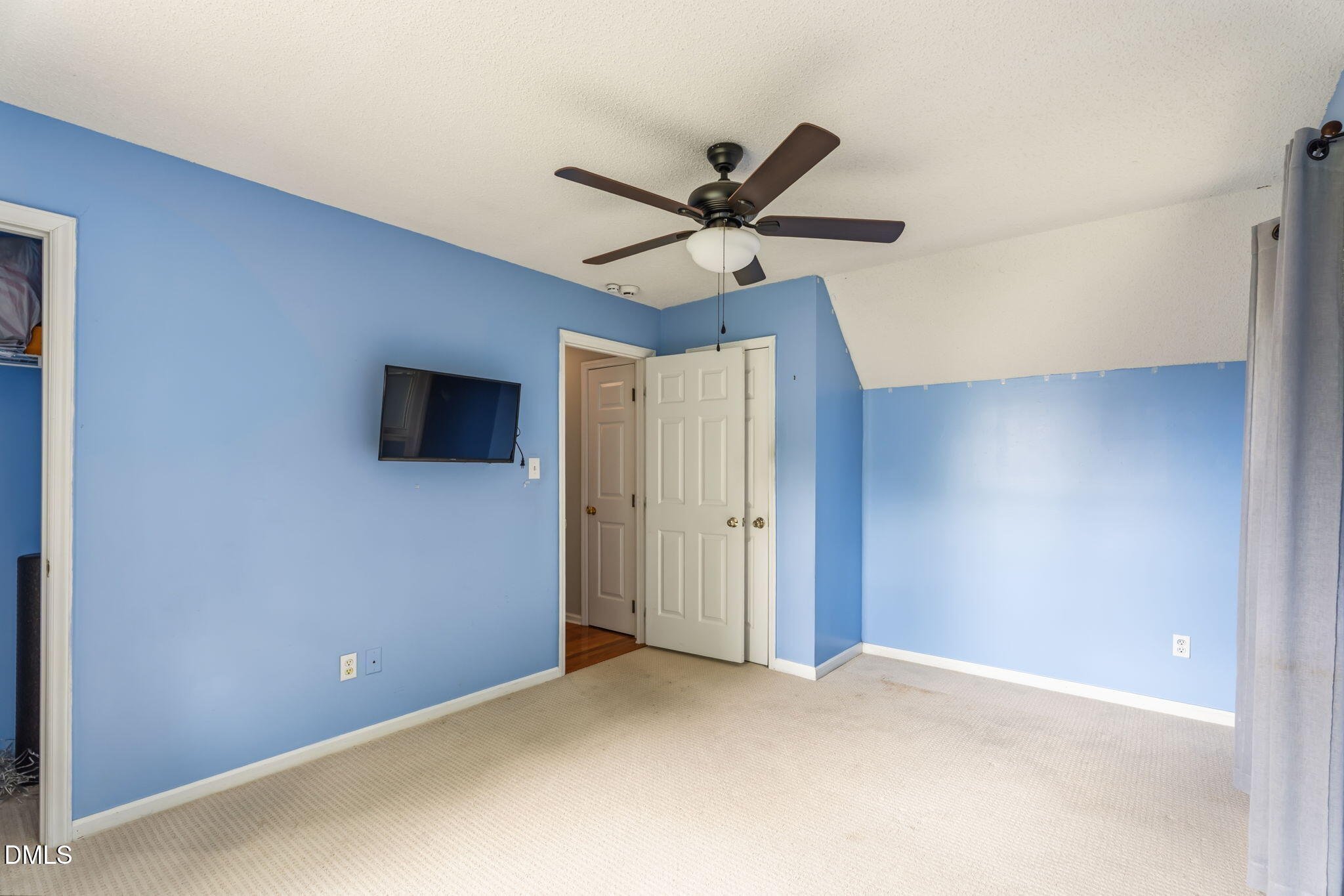 2409 Dunbrook Court Raleigh, NC 27604 - Photo 12 of 43 12-web-or-mls-DSC02413