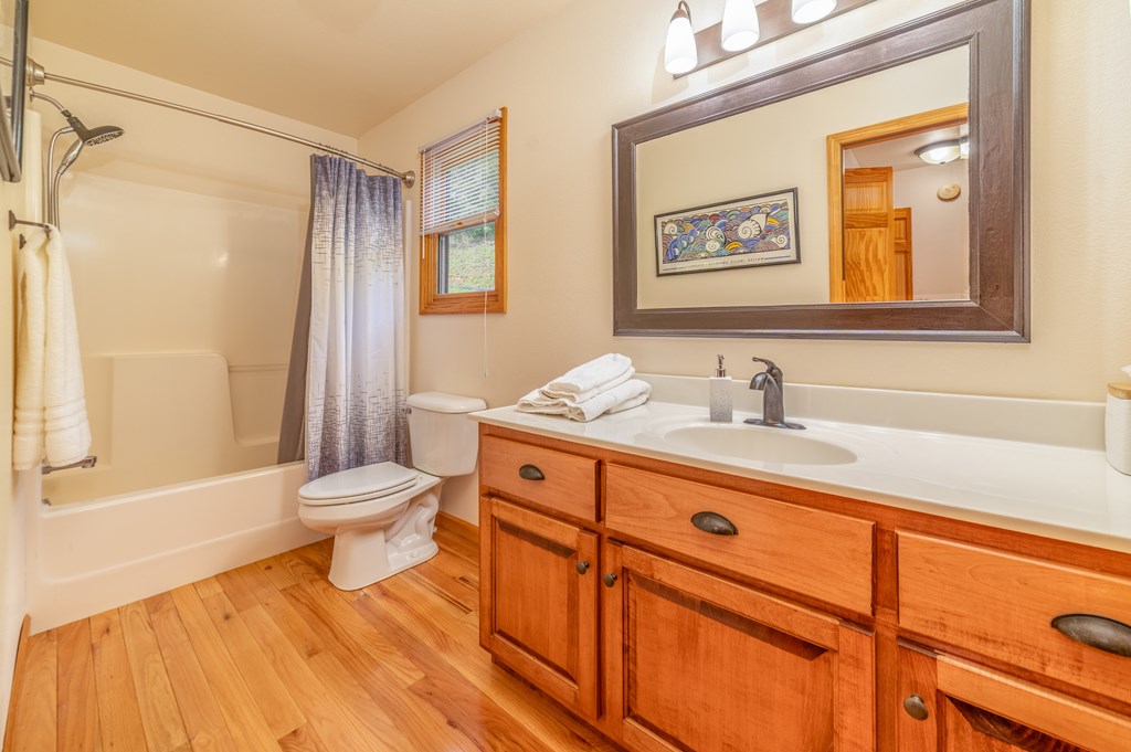 730 Dillon Oaks Drive Murphy, NC 28906 - Photo 24 of 38 a bathroom with a sink and a mirror