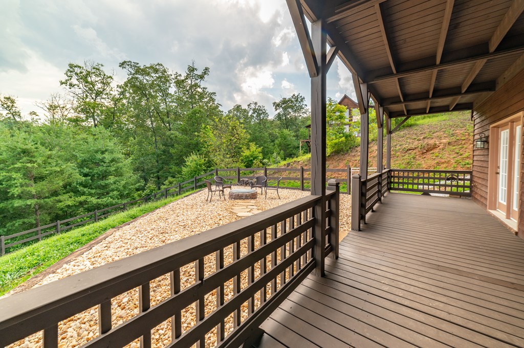 730 Dillon Oaks Drive Murphy, NC 28906 - Photo 35 of 38 a view of balcony with wooden floor and fence