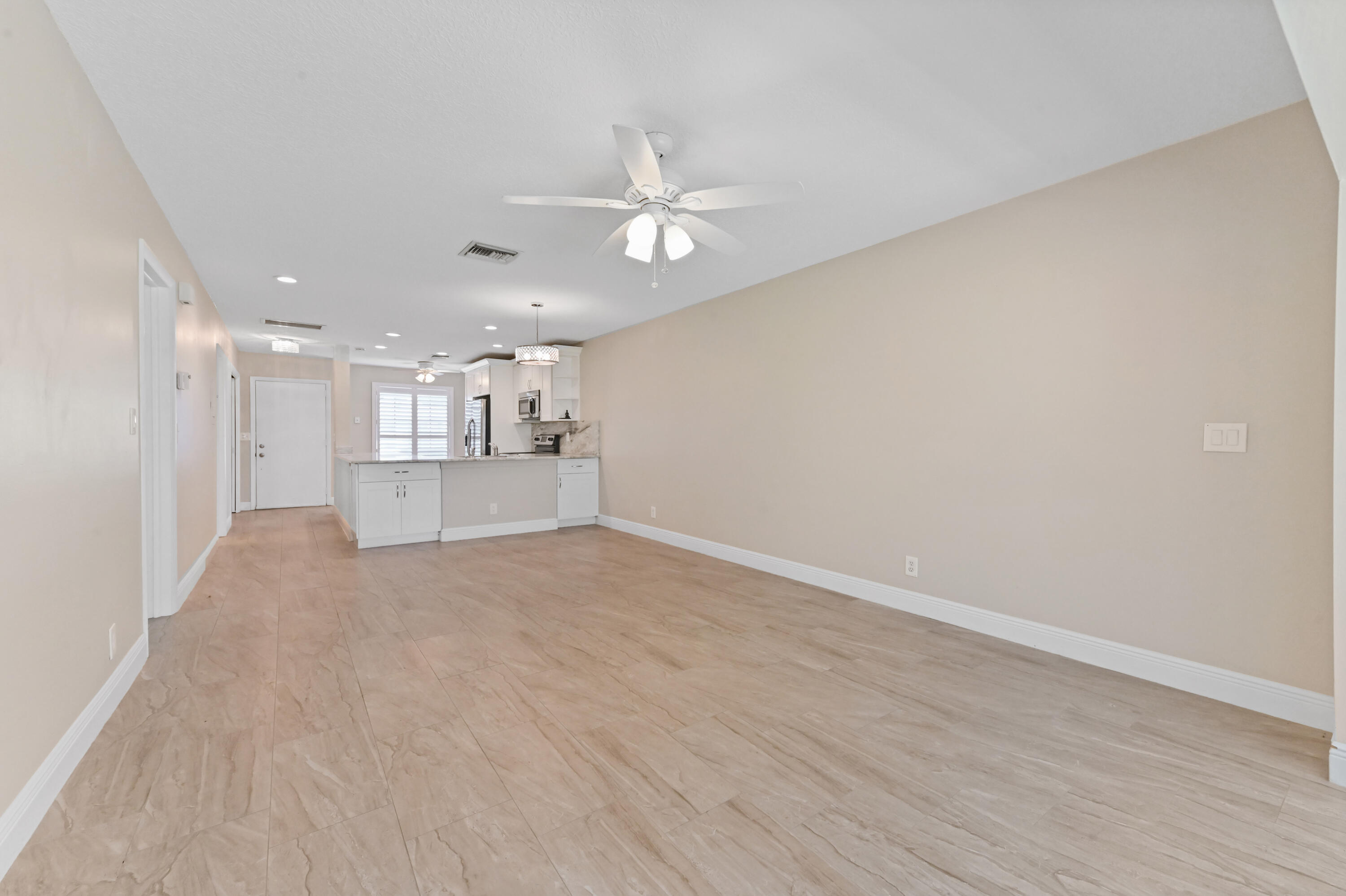 13745 Flora Place, Unit B Delray Beach, FL 33484 - Photo 12 of 28 13 Living Room 04
