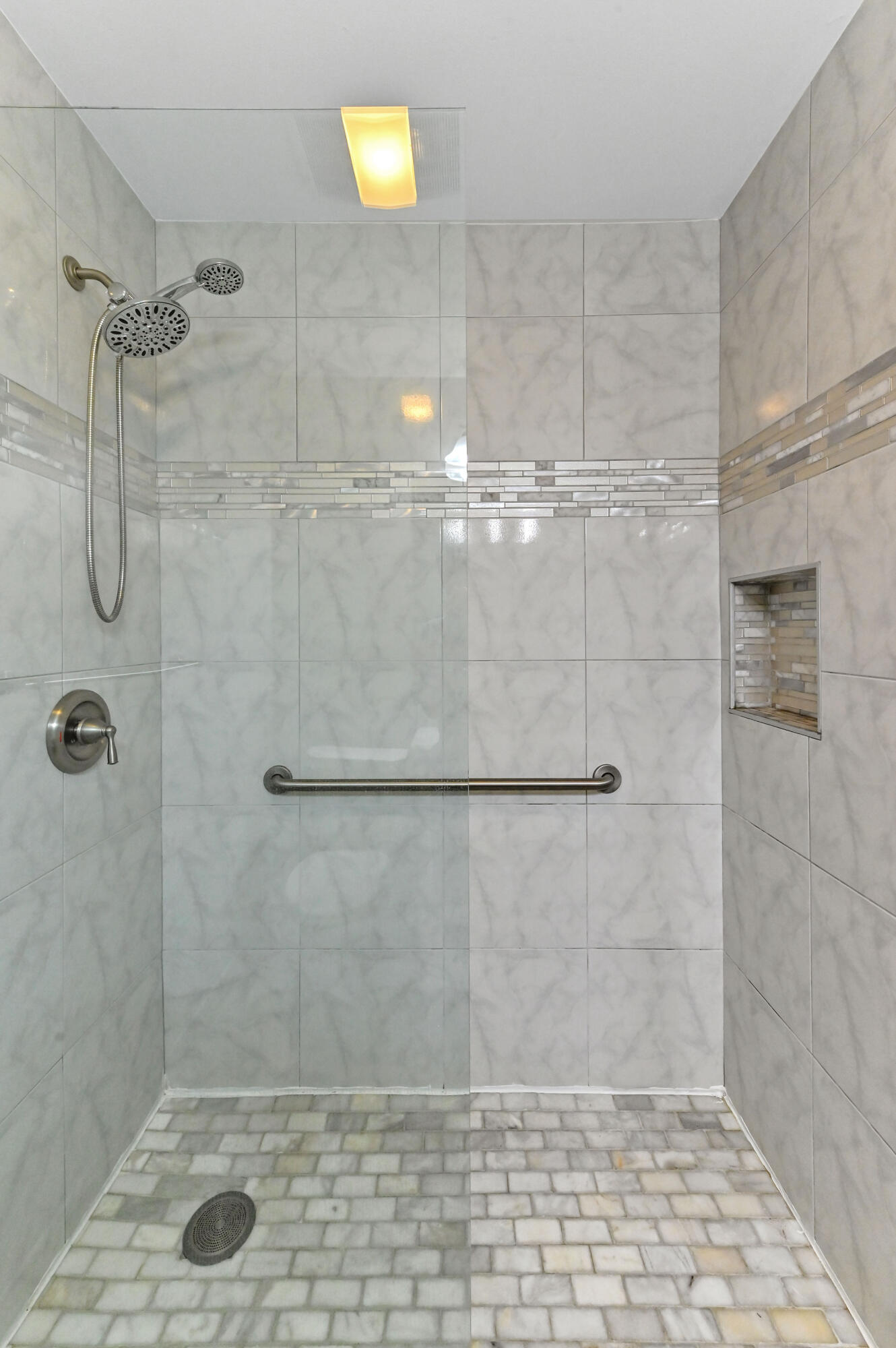 13745 Flora Place, Unit B Delray Beach, FL 33484 - Photo 20 of 28 21 Bathroom 02