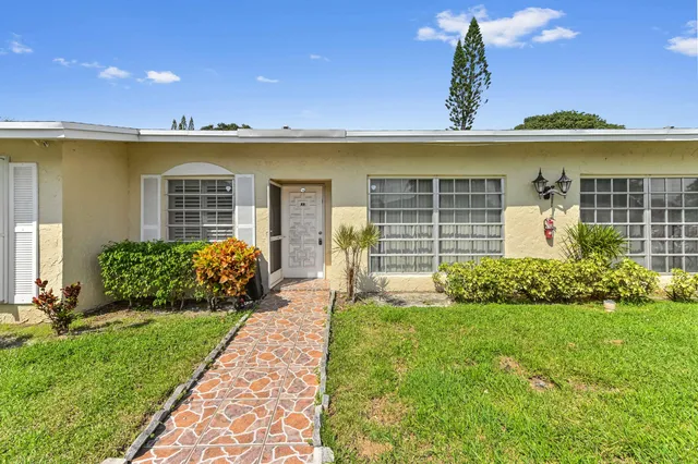 $2,100 | 13745 Flora Place, Unit B, Delray Beach, FL 33484