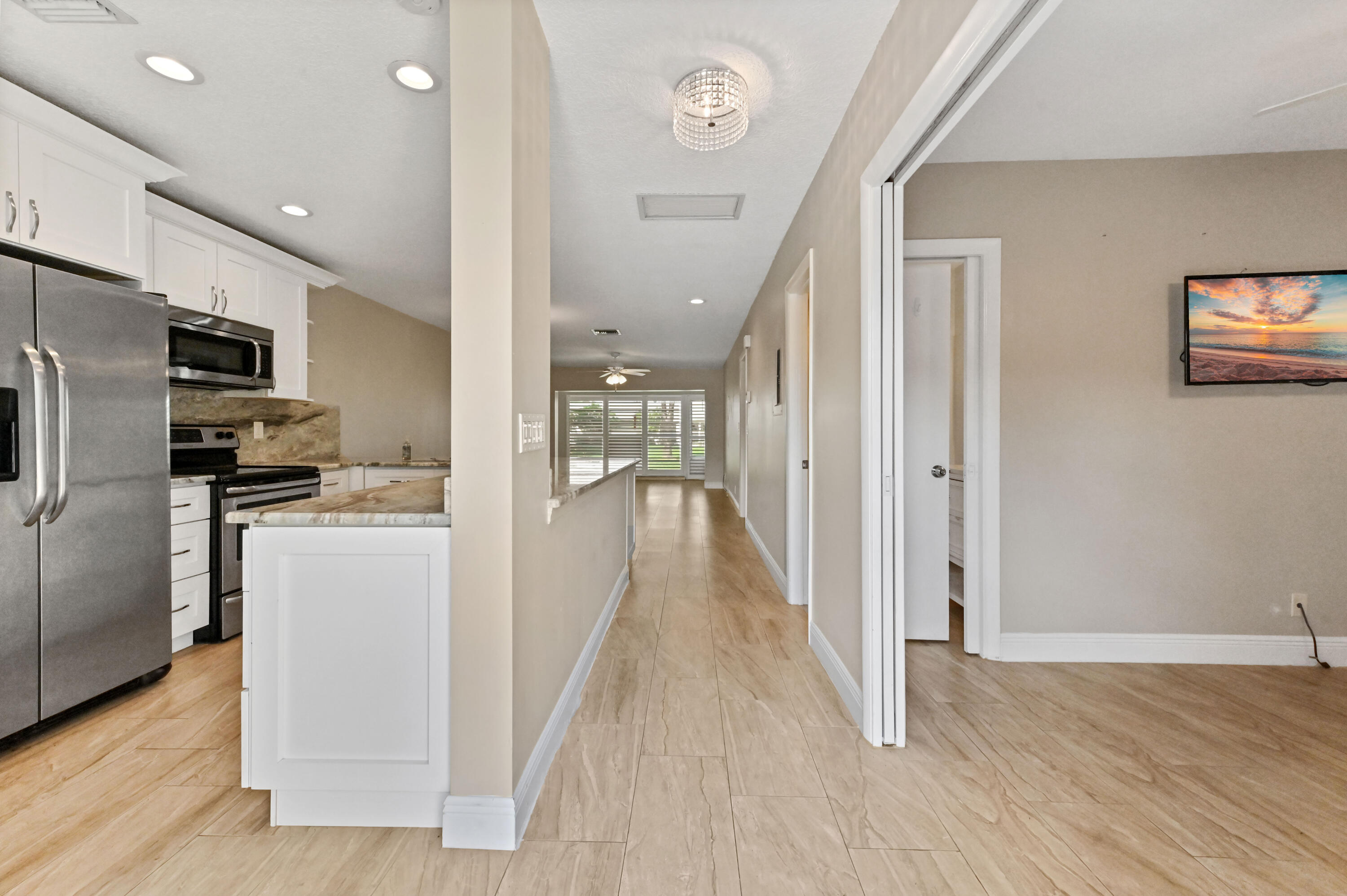 13745 Flora Place, Unit B Delray Beach, FL 33484 - Photo 3 of 28 03 entry 01