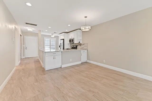 $2,100 | 13745 Flora Place, Unit B, Delray Beach, FL 33484