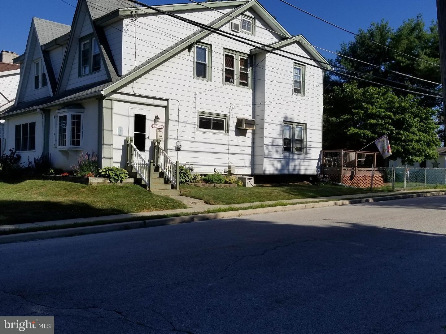 562 Wales Road Havertown, PA 19083 - Photo 2 of 24