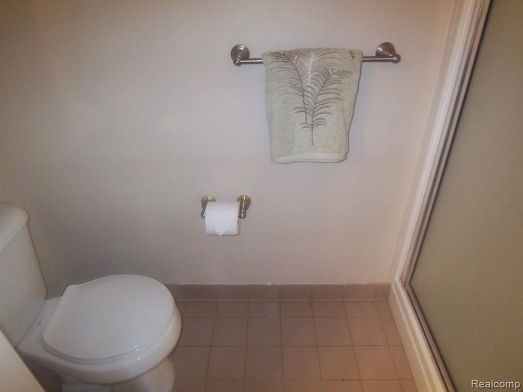33500 Utica Road Fraser, MI 48026 - Photo 38 of 65 100_6582.jpg