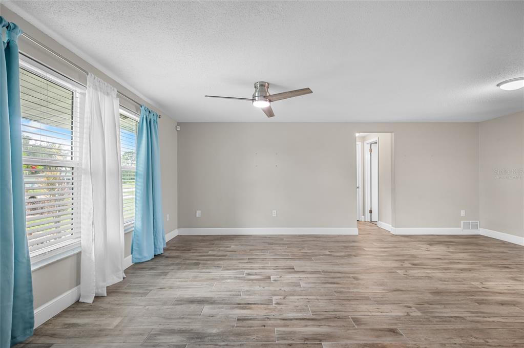 1132 Piedmont Road Venice, FL 34293 - Photo 5 of 52