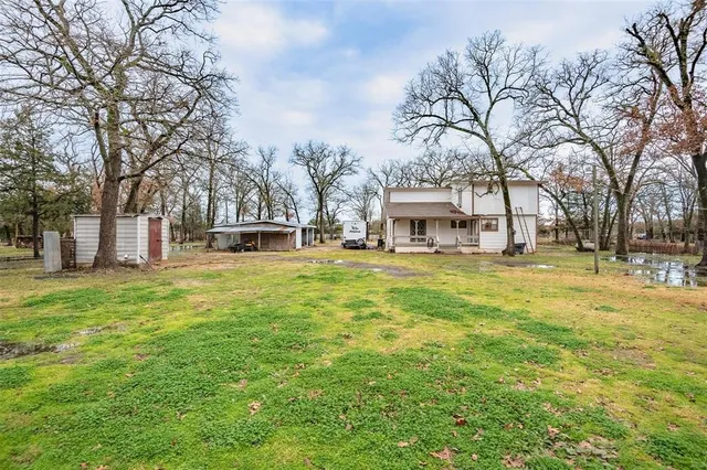 a view of a house with yard and tree s