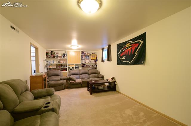 2124 North Chelton Road Colorado Springs, CO 80909 - Photo 20 of 36 Family Room
