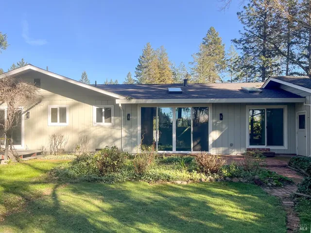 a view of a house with a yard