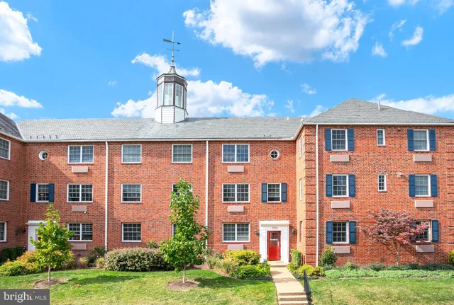 a sign that is on the side of a building