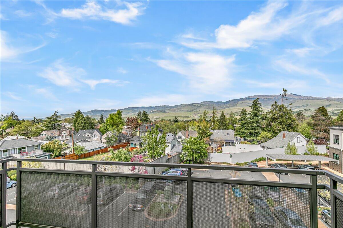 175 Lithia Way, Unit 303 Ashland, OR 97520 - Photo 28 of 44