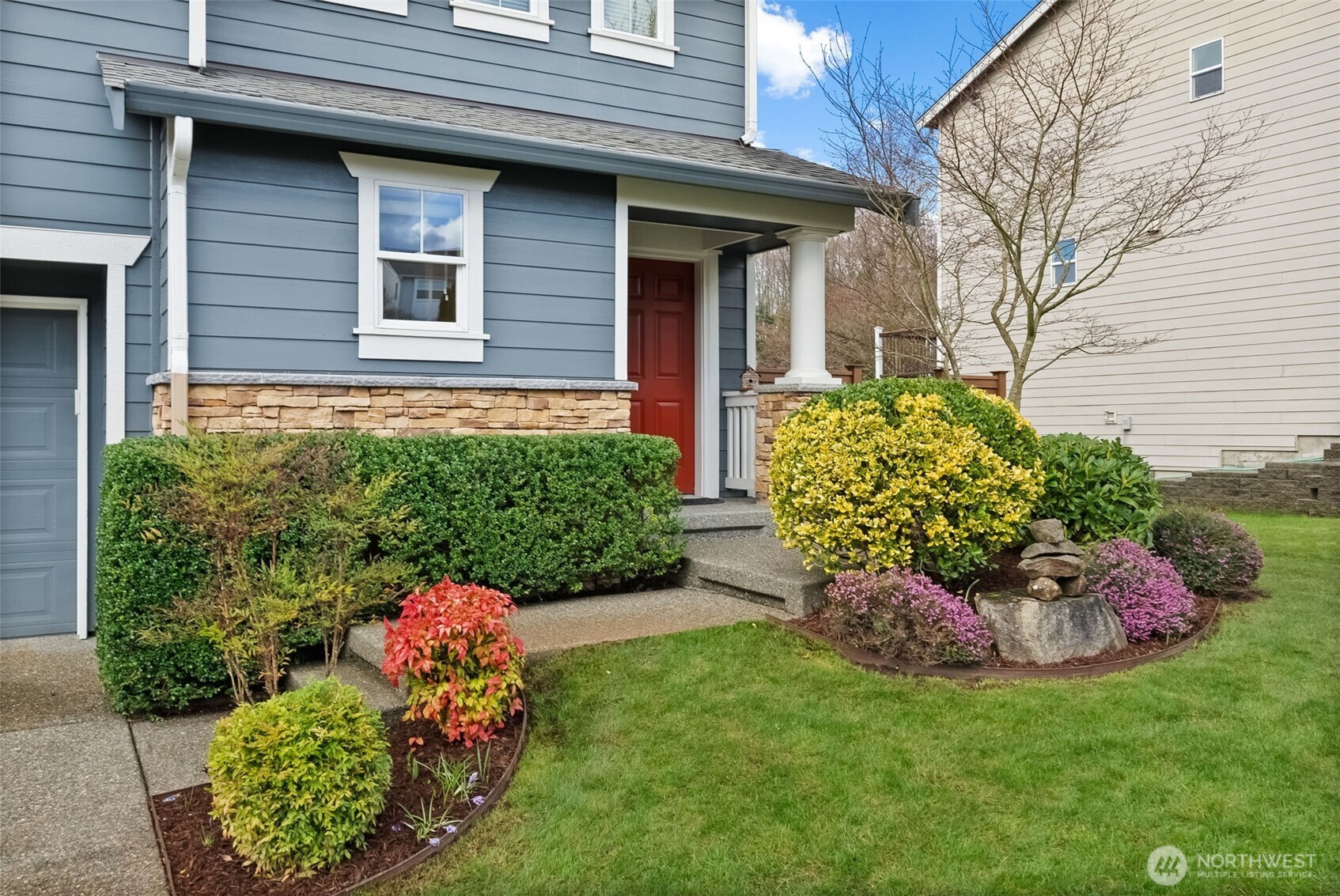 2017 Kennewick Place Northeast Renton, WA 98056 - Photo 3 of 39 Gallery Image 3