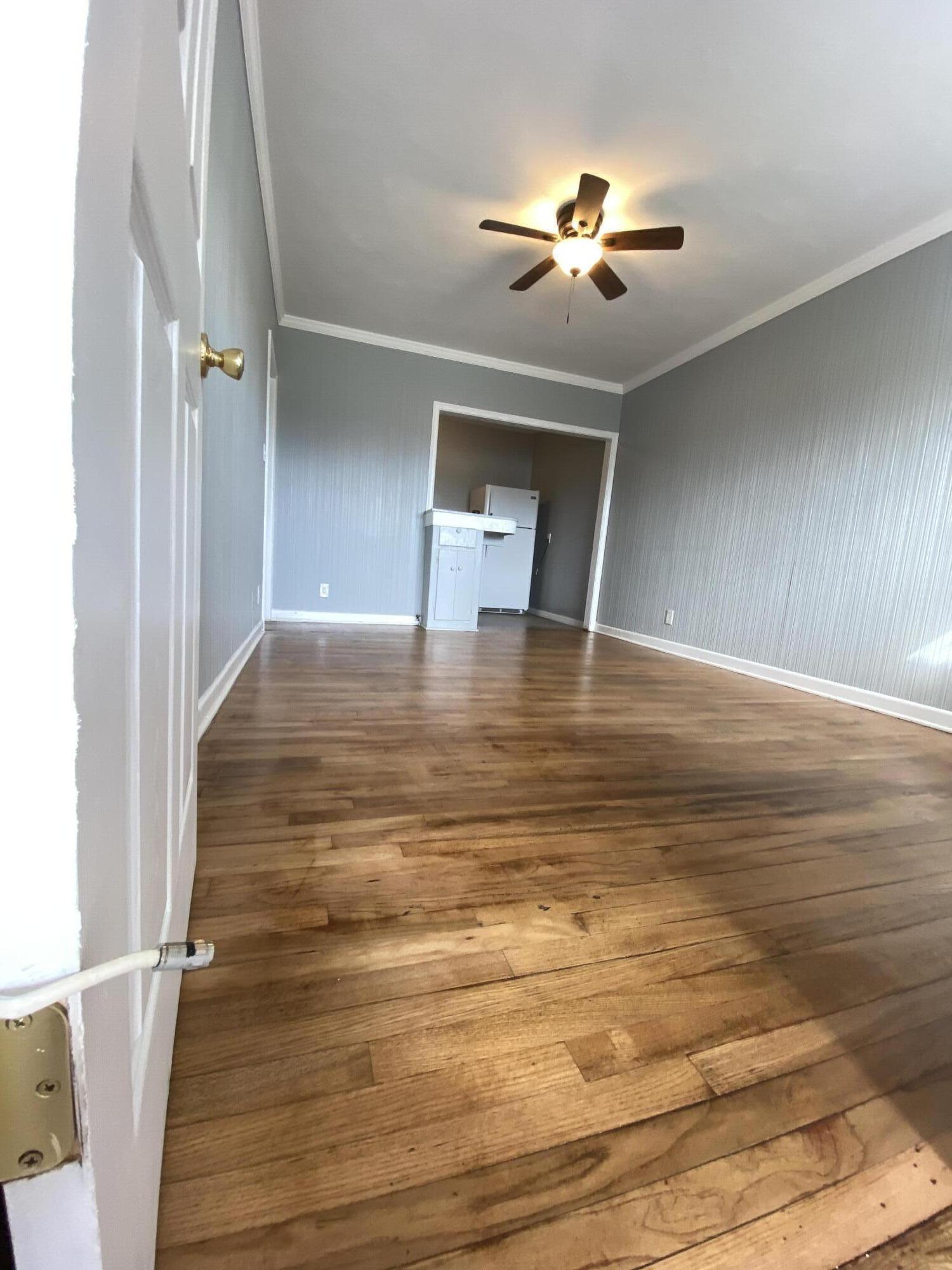 a view of a livingroom with a ceiling fan