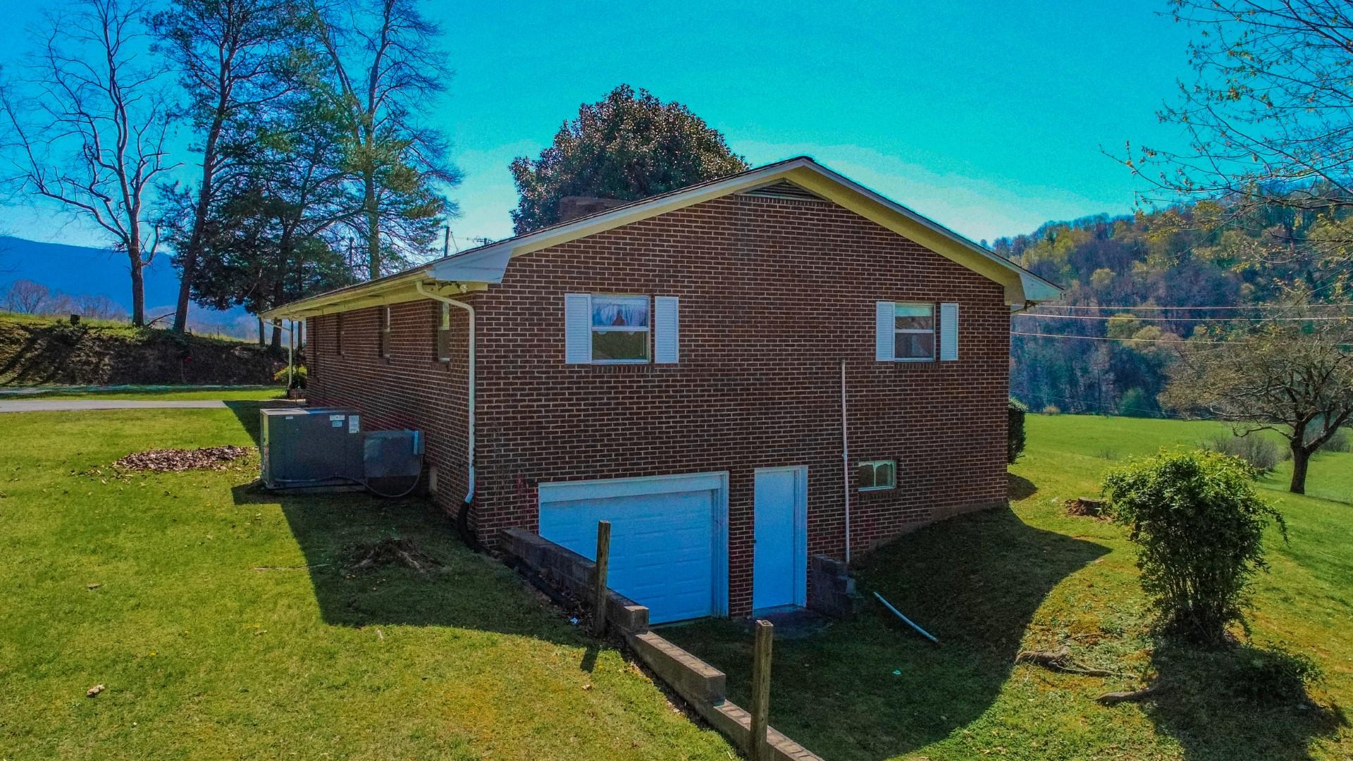 276 Lower Bogard Road Newport, TN 37821 - Photo 4 of 39 4