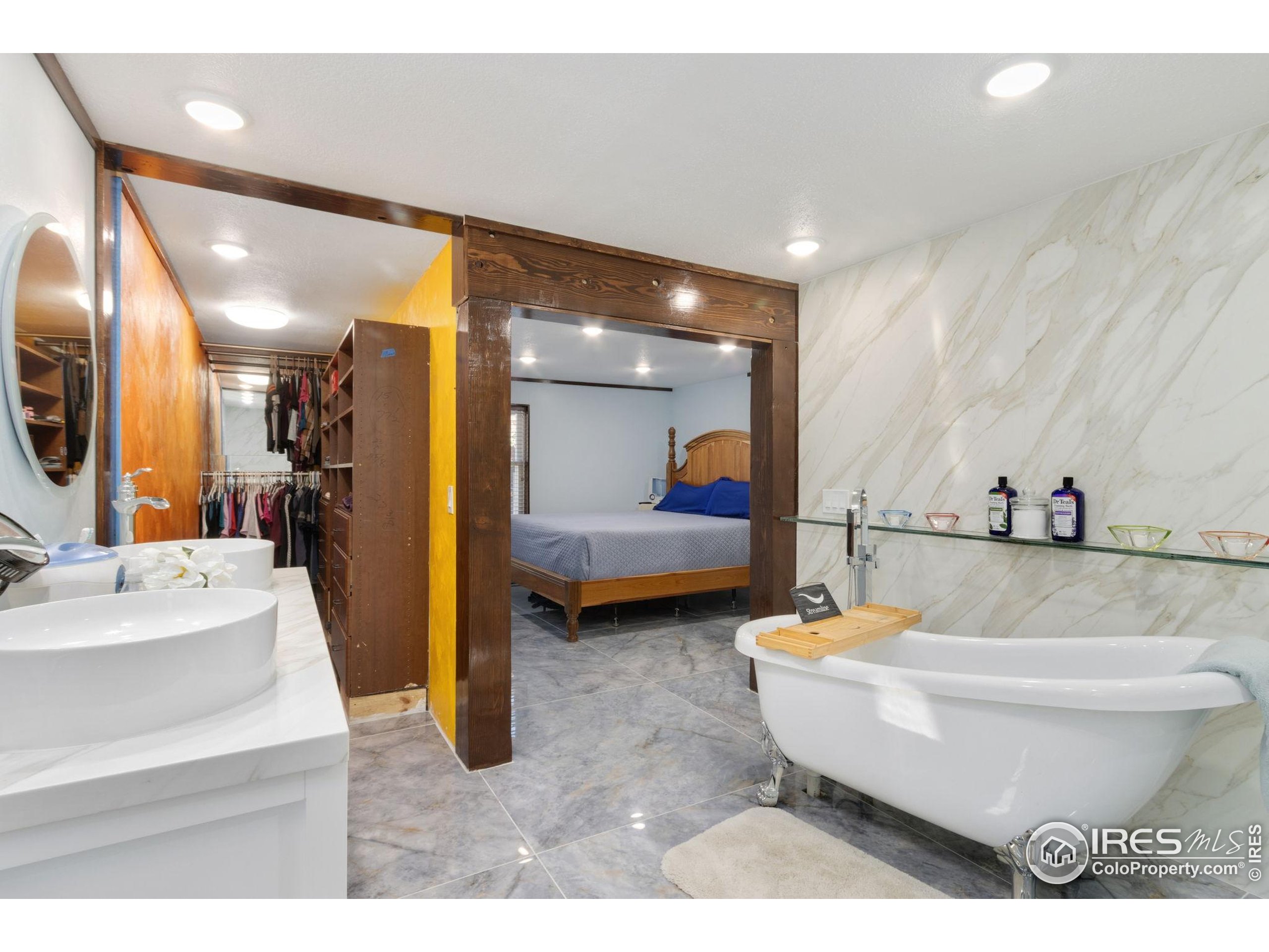 2801 Farview Drive Fort Collins, CO 80524 - Photo 21 of 40 a bathroom with a tub and mirror