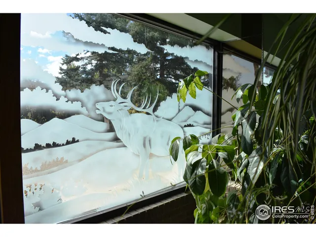 a view of livingroom with furniture