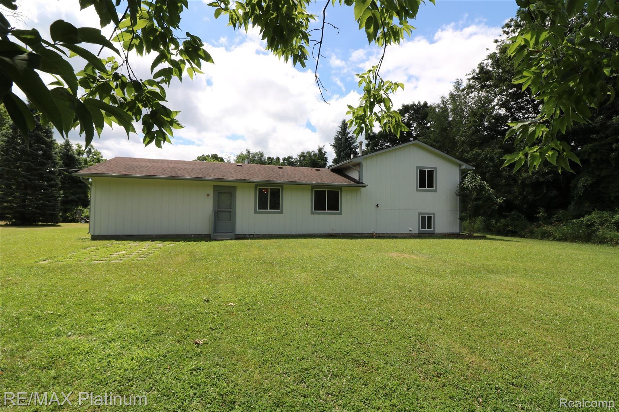 6791 Bergin Road Howell, MI 48843 - Photo 4 of 20 IMG_0650.JPG