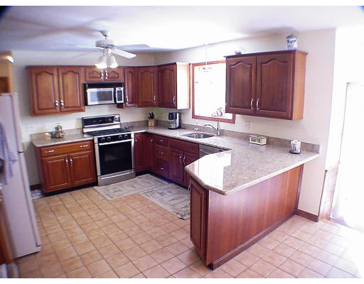 18 Wayside Road Westborough, MA 01581 - Photo 3 of 19 Gallery Image 3
