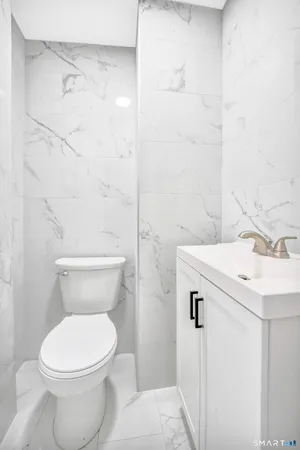 $2,500 | 341 Lincoln Street, Waterbury, CT 06710