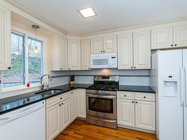 98 Risley Road Brookline, MA 02467 - Photo 9 of 28