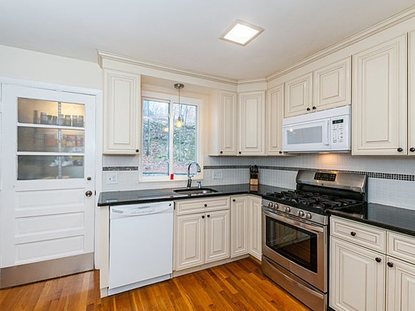 98 Risley Road Brookline, MA 02467 - Photo 10 of 28