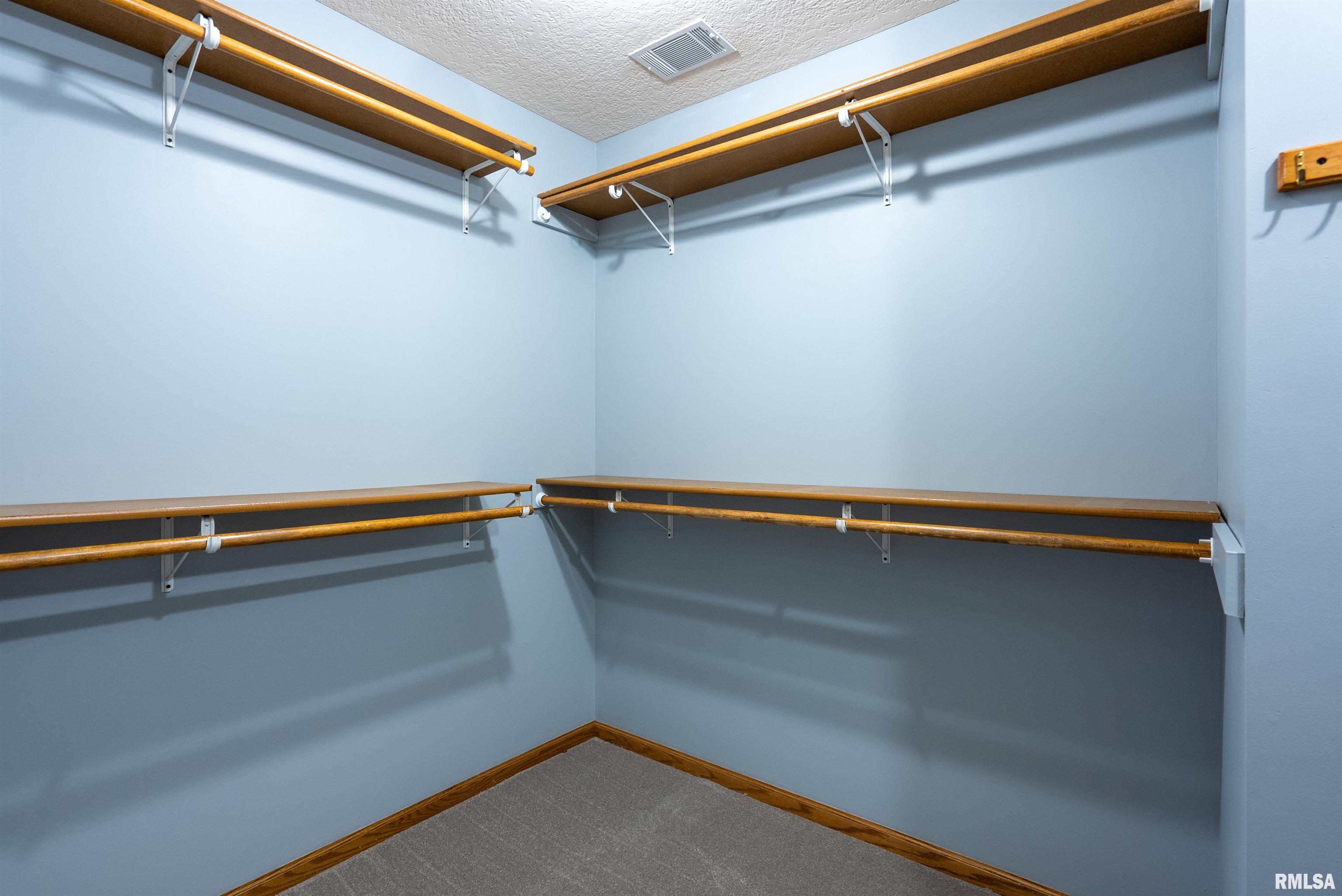 2076 Ashford Road Bettendorf, IA 52722 - Photo 23 of 51 Gallery Image 23