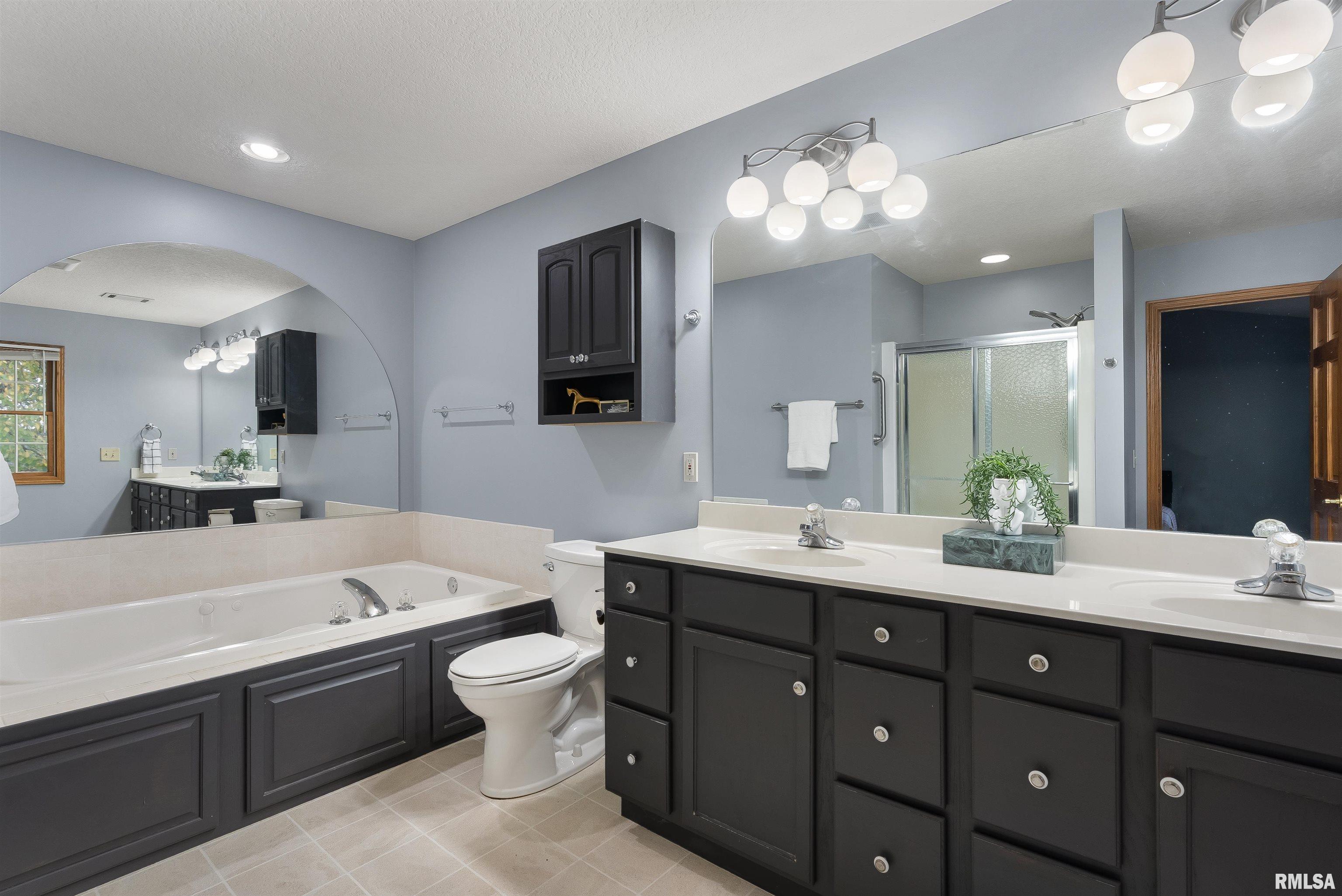 2076 Ashford Road Bettendorf, IA 52722 - Photo 24 of 51 Gallery Image 24
